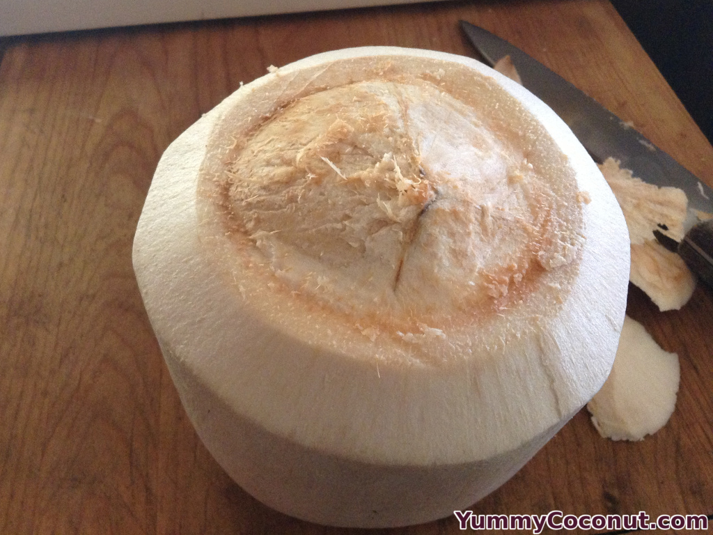 Young coconut top husk cut off